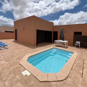 https://anahi-homes-corralejo-villa-dracaena-4.hotelsfuerteventura.org